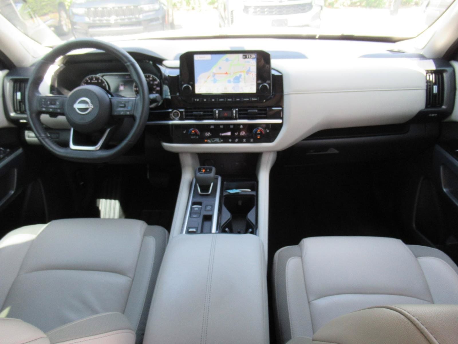 Used 2024 Nissan Pathfinder SL w/ SL Premium Package FWD image 13