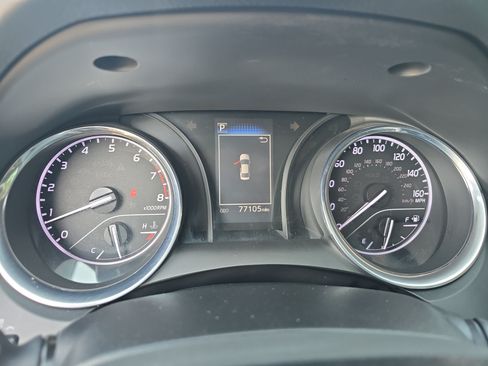 Used 2019 Toyota Camry SE FWD image 19