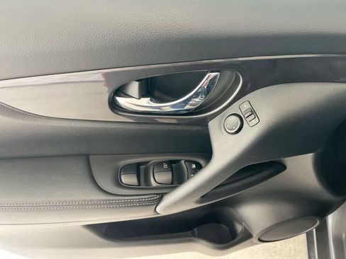 Used 2020 Nissan Rogue S w/ Special Edition Package image 15