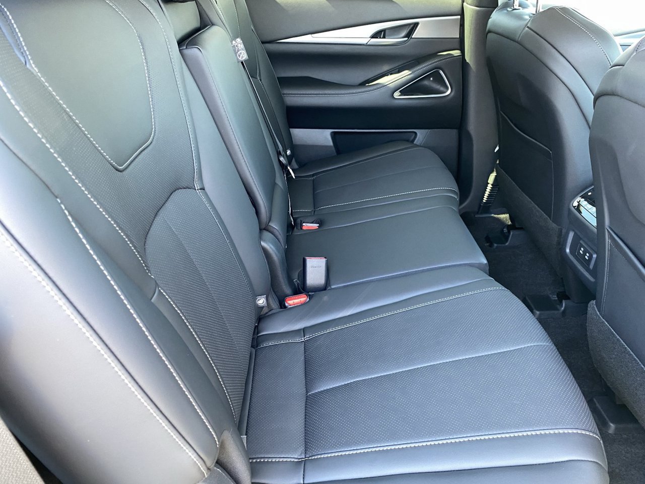 Certified 2027 INFINITI QX60 Luxe w/ Cargo Package FWD image 12