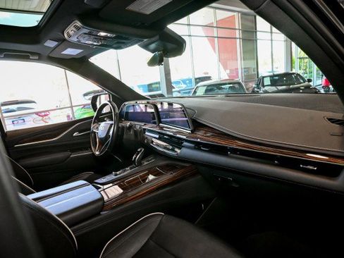 Used 2021 Cadillac Escalade ESV Premium Luxury AWD/4WD image 26