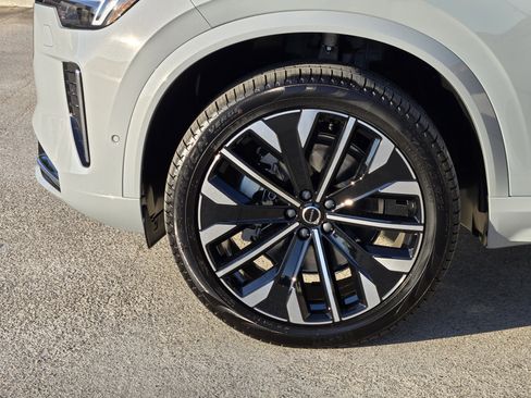 New 2026 Volvo XC90 B6 Ultra w/ Protection Package image 12