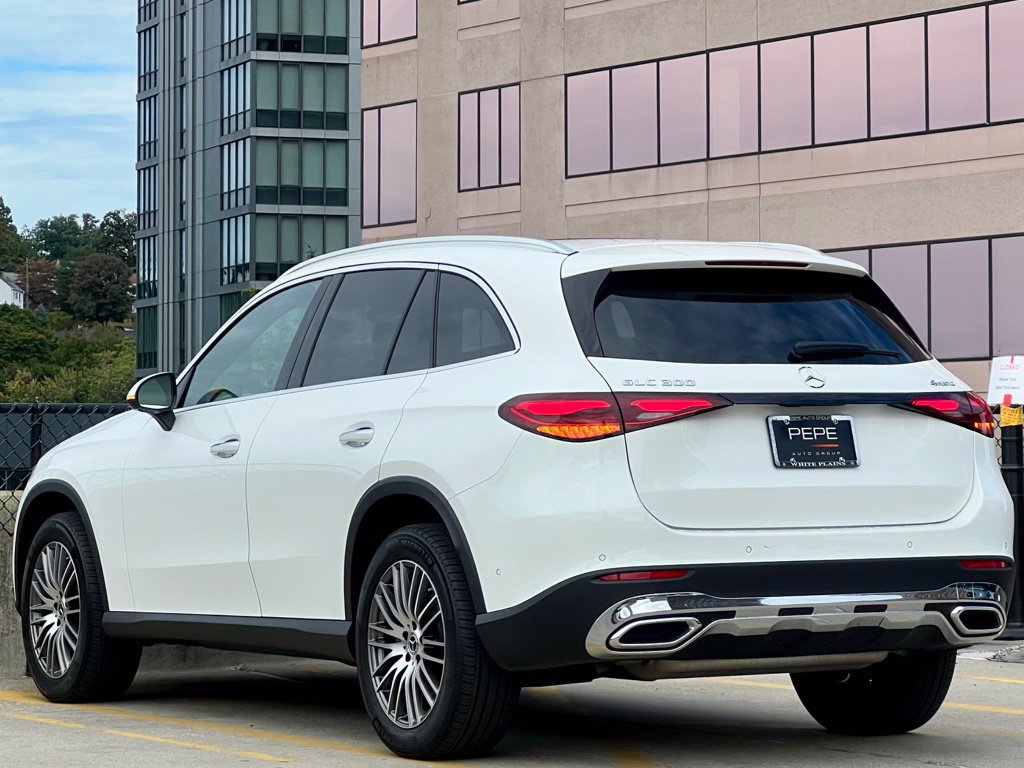 Used 2025 Mercedes-Benz GLC 300 4MATIC image 5
