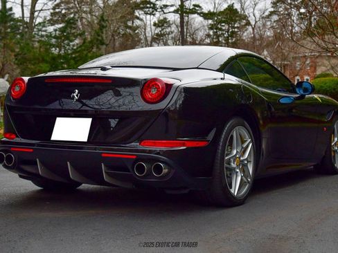 Used 2016 Ferrari California T image 18