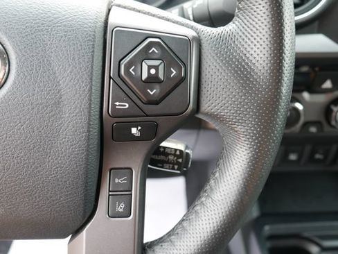 Used 2018 Toyota Tacoma TRD Off-Road w/ Technology Package AWD/4WD image 18