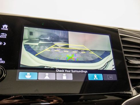 Used 2020 Honda Pilot Touring image 24