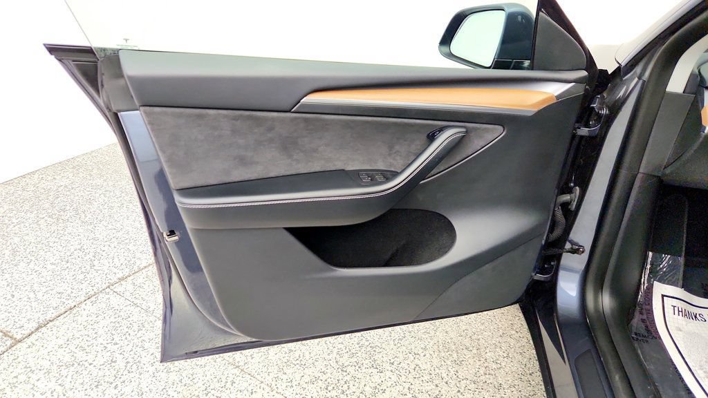 Used 2022 Tesla Model Y Performance AWD/4WD image 11