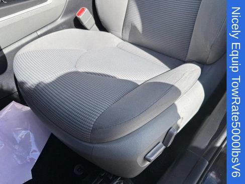 Used 2022 Toyota Highlander LE AWD/4WD image 18