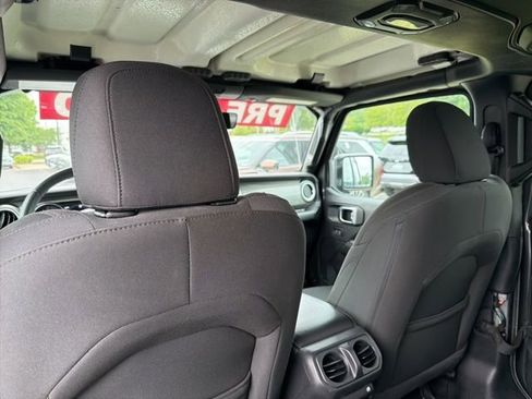 Used 2023 Jeep Gladiator Overland AWD/4WD image 28