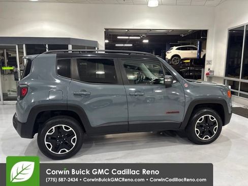 Used 2017 Jeep Renegade Trailhawk AWD/4WD image 9