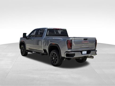 Used 2025 GMC Sierra 2500 AT4 AWD/4WD image 3