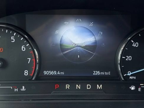 Used 2020 Ford Explorer XLT w/ Equipment Group 202A AWD/4WD image 35