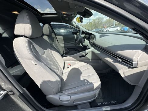 Used 2024 Hyundai Elantra SEL w/ Convenience Package FWD image 25
