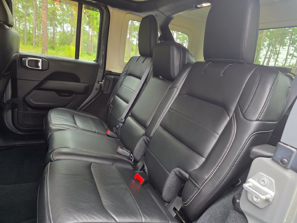 Used 2022 Jeep Wrangler Unlimited Sahara w/ Cold Weather Group AWD/4WD image 17