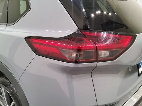 Used 2021 Nissan Rogue SL AWD/4WD image 11