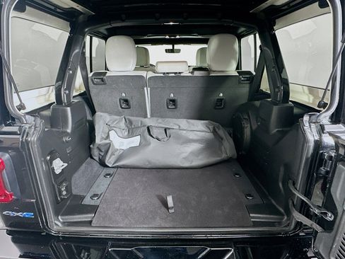 Used 2023 Jeep Wrangler Unlimited Sahara image 29