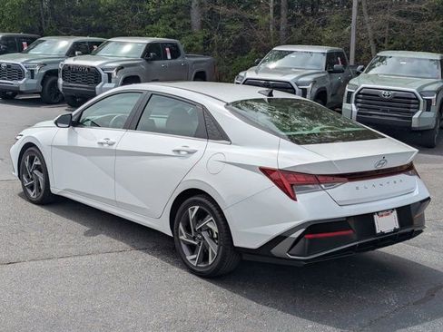 Used 2024 Hyundai Elantra SEL w/ Convenience Package image 5