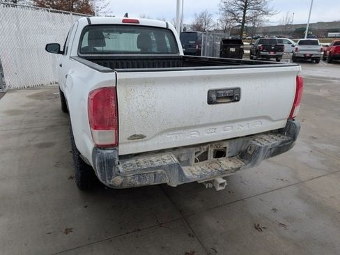 Used 2016 Toyota Tacoma SR image 13