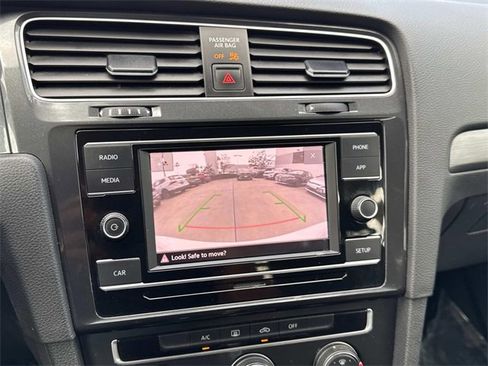 Used 2019 Volkswagen Golf S image 23