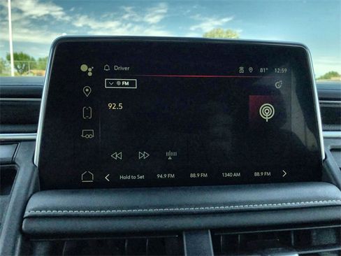 Used 2024 GMC Yukon SLT w/ SLT Premium Package image 16