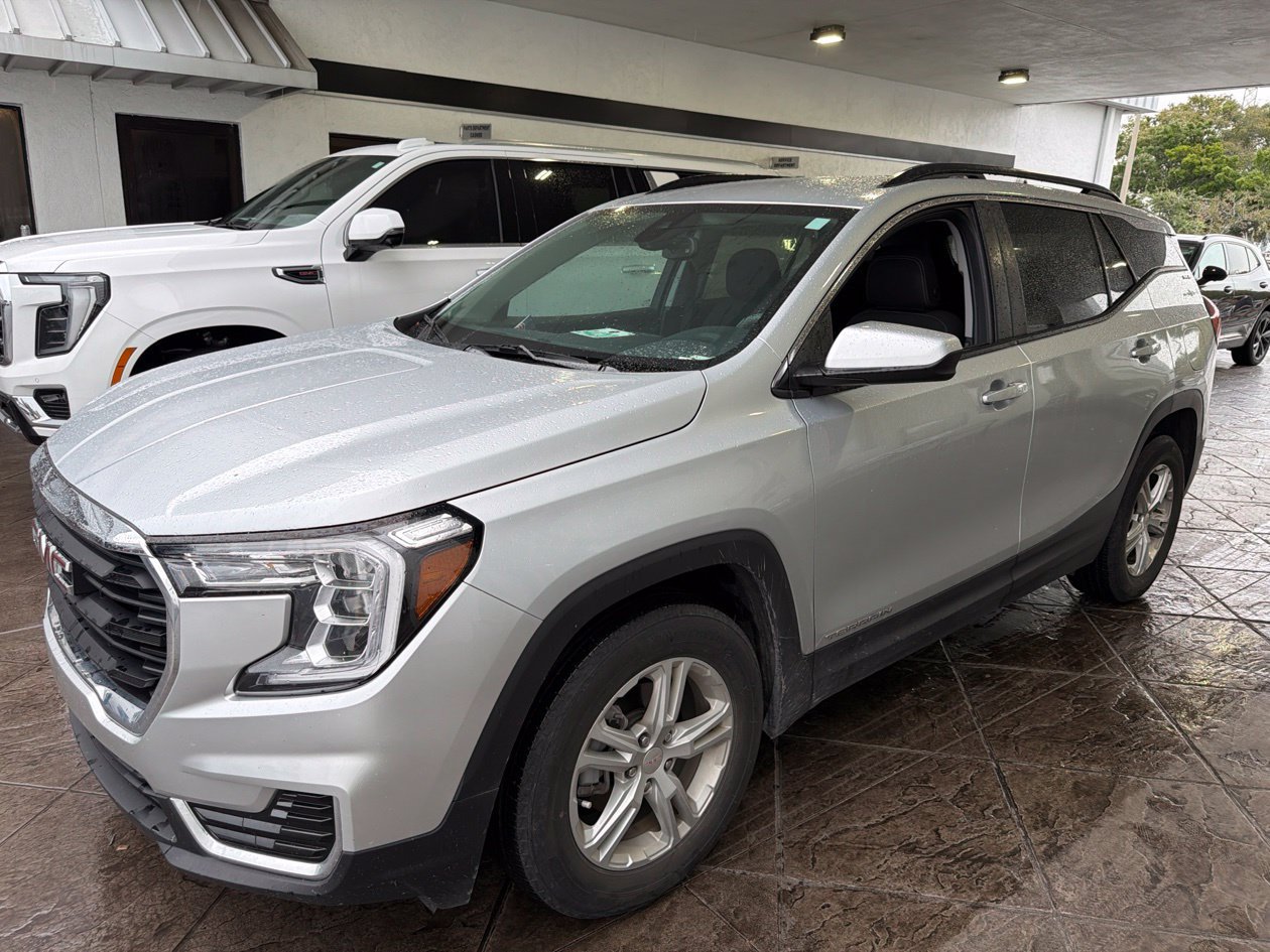 Used 2022 GMC Terrain SLE w/ Driver Convenience Package FWD image 1