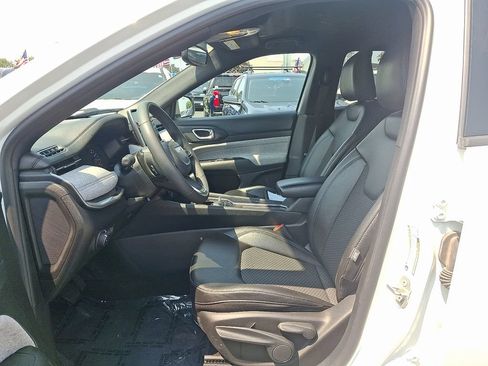 Used 2024 Jeep Compass Latitude AWD/4WD image 14