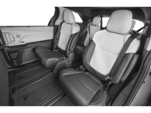 Used 2025 Toyota Sienna XSE w/ XSE Plus Package AWD/4WD image 12