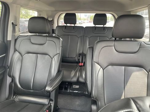 Used 2022 Jeep Grand Cherokee L Limited w/ Black Appearance Package AWD/4WD image 11