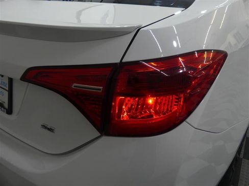 Used 2018 Toyota Corolla SE FWD image 15