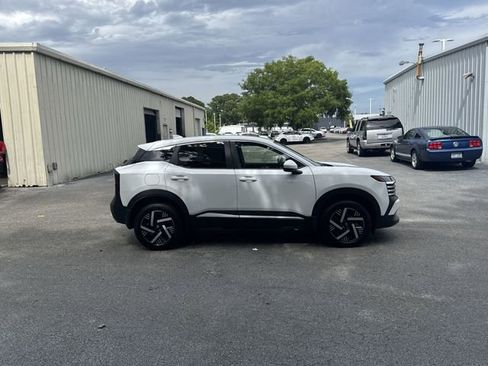 Used 2025 Nissan Kicks SV image 4