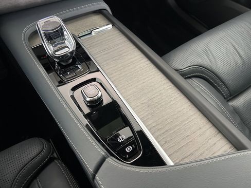 Used 2024 Volvo XC90 B6 Ultimate w/ Protection Package Premier image 21