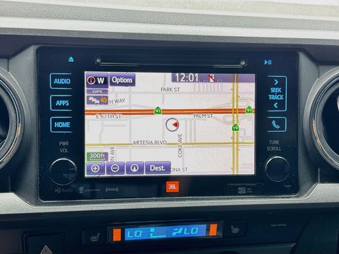 Used 2019 Toyota Tacoma TRD Sport w/ TRD Premium Sport Package RWD image 9