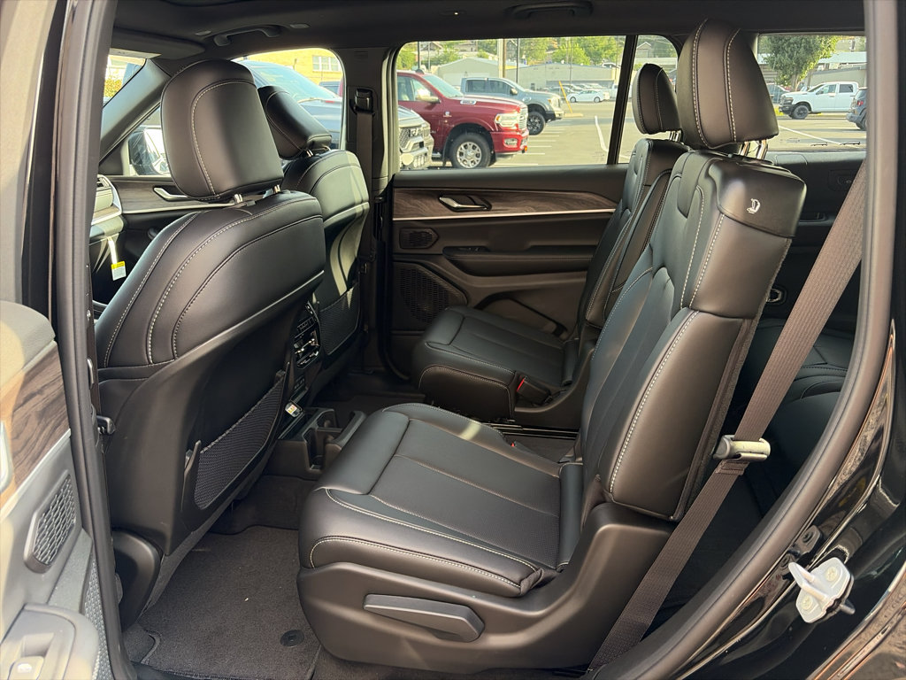 New 2027 Jeep Grand Cherokee L Limited w/ Technology Group II AWD/4WD image 19