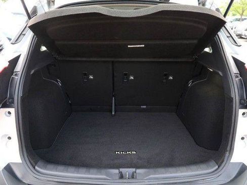 Used 2018 Nissan Kicks SR FWD image 7