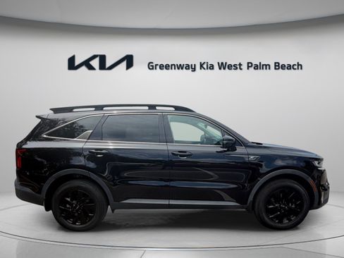 Certified 2022 Kia Sorento S w/ Panoramic Sunroof Package AWD/4WD image 8