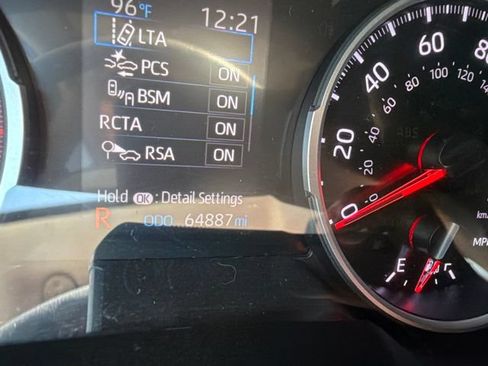 Used 2019 Toyota RAV4 XLE w/ Convenience Package FWD image 12