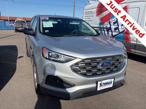 Used 2019 Ford Edge SE image 3