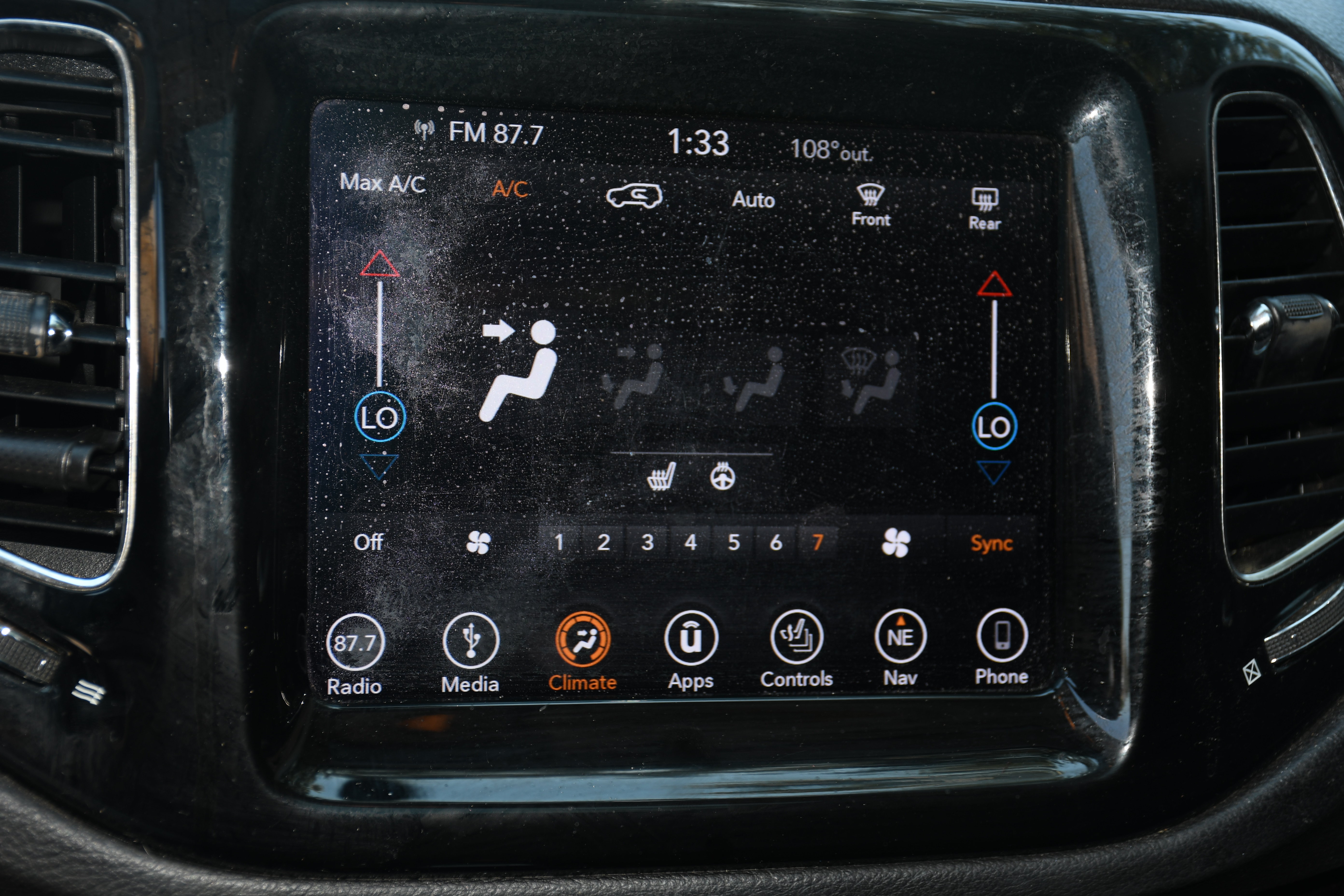 Used 2018 Jeep Compass Limited w/ Navigation Group FWD image 16