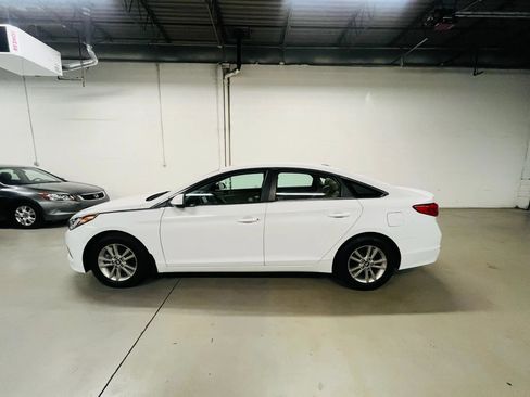 Used 2016 Hyundai Sonata SE w/ Winter Weather Package FWD image 5