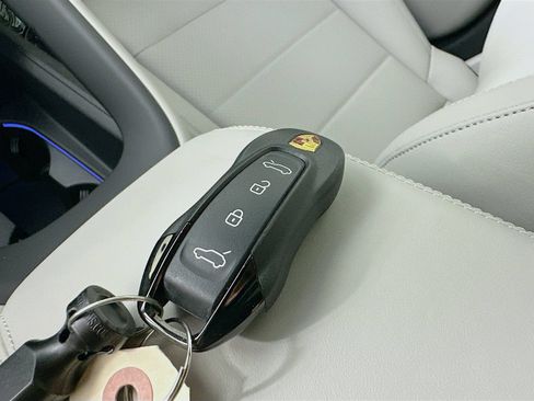 Used 2025 Porsche Macan 4 Electric AWD/4WD image 30