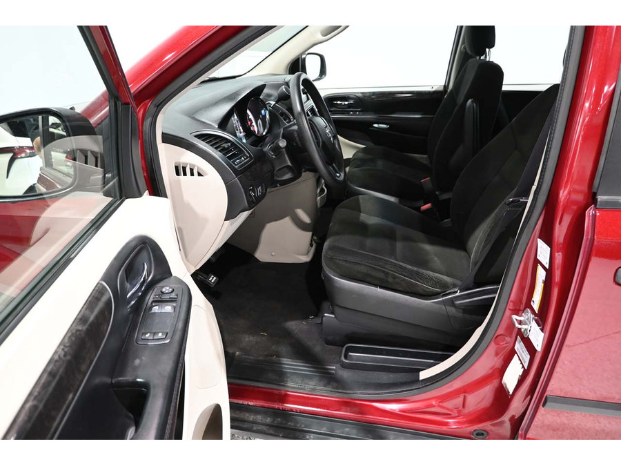 Used 2015 Dodge Grand Caravan American Value Package FWD image 13