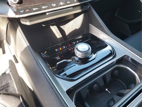 Used 2025 Jeep Wagoneer Series II image 24