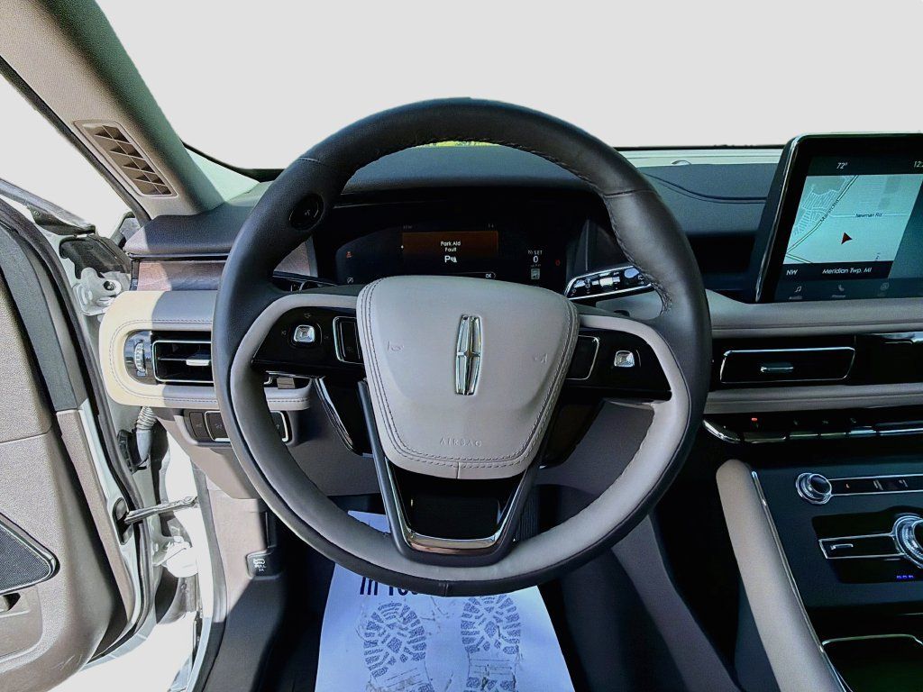 Used 2024 Lincoln Aviator Reserve w/ Elements Package Plus AWD/4WD image 11