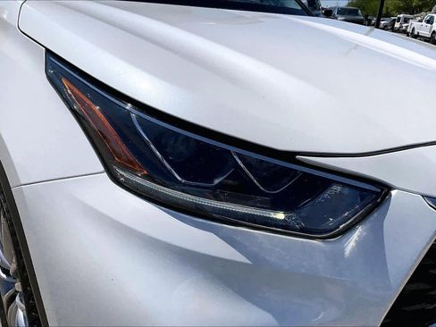 Used 2020 Toyota Highlander Platinum image 28