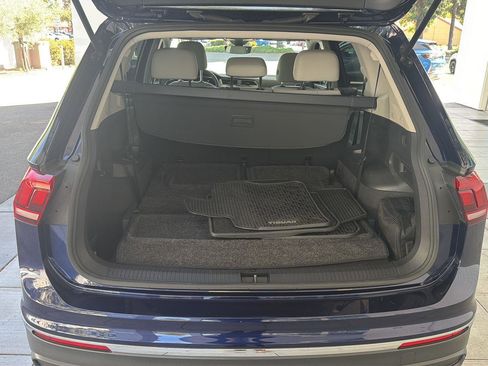 Used 2023 Volkswagen Tiguan SE w/ Panoramic Sunroof Package image 13