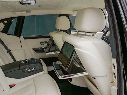 Used 2024 Rolls-Royce Phantom Sedan image 76