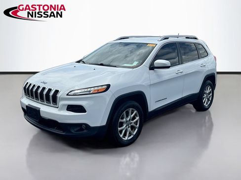 Used 2016 Jeep Cherokee Latitude w/ Cold Weather Group AWD/4WD image 3
