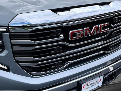 Used 2024 GMC Sierra 1500 SLT w/ SLT Convenience Package AWD/4WD image 29
