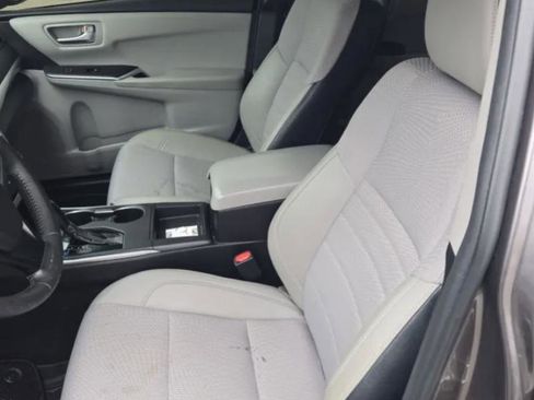 Used 2017 Toyota Camry SE image 9