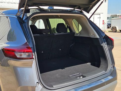 Used 2023 Nissan Rogue SV FWD image 31